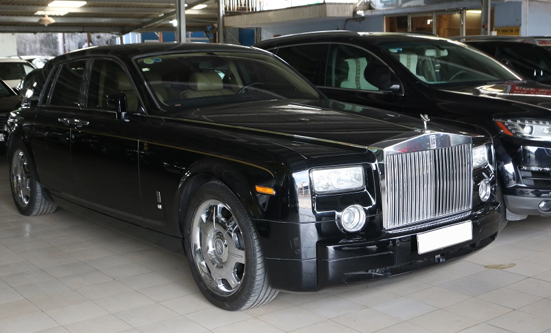 Bắt gặp Roll-Royce Phantom “Rồng” được bán tại chợ xe cũ Sài Gòn
